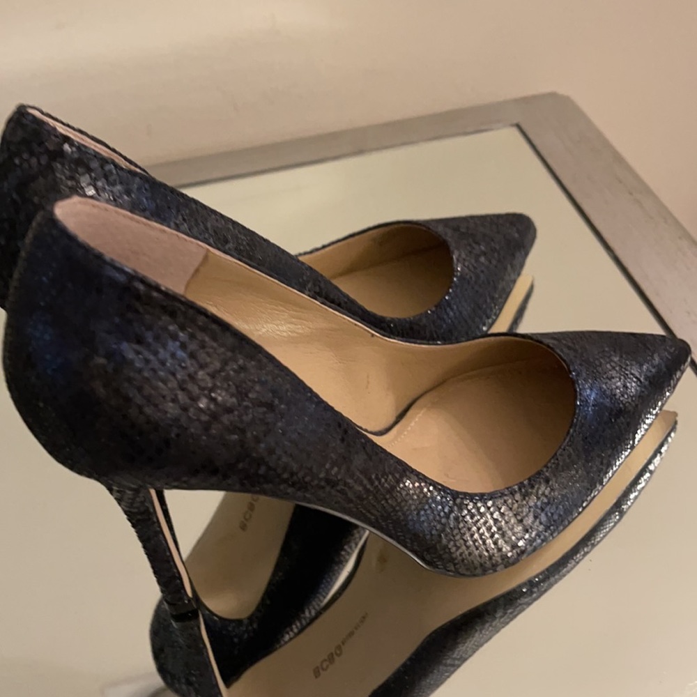 BCBGeneration Blue Heels - NEW - Picture 3 of 7